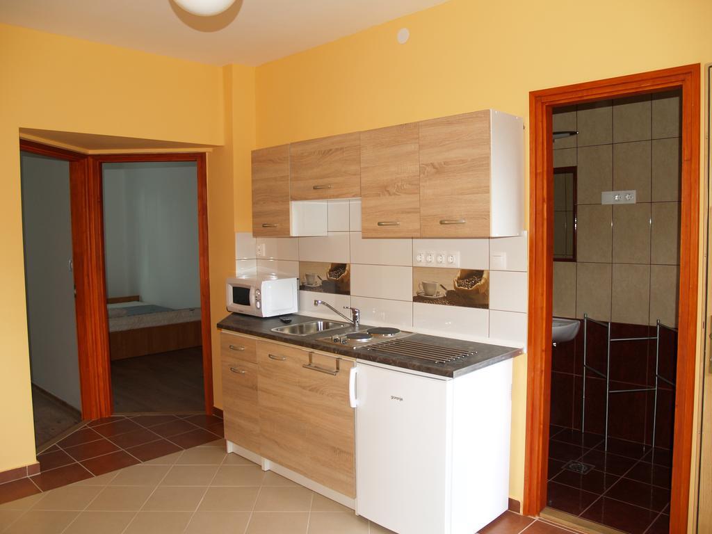 Liliom Apartman Gyula Bagian luar foto