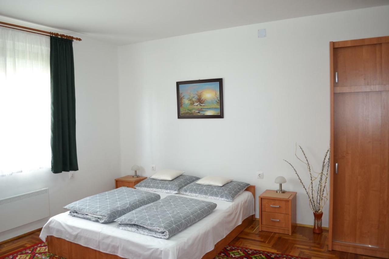 Liliom Apartman Gyula Bagian luar foto